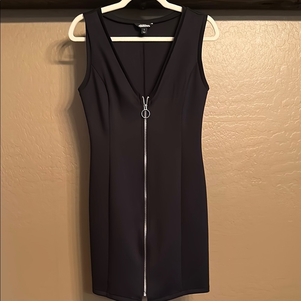 Project RUNWAY Black Sheath V-Neck Cocktail Dress